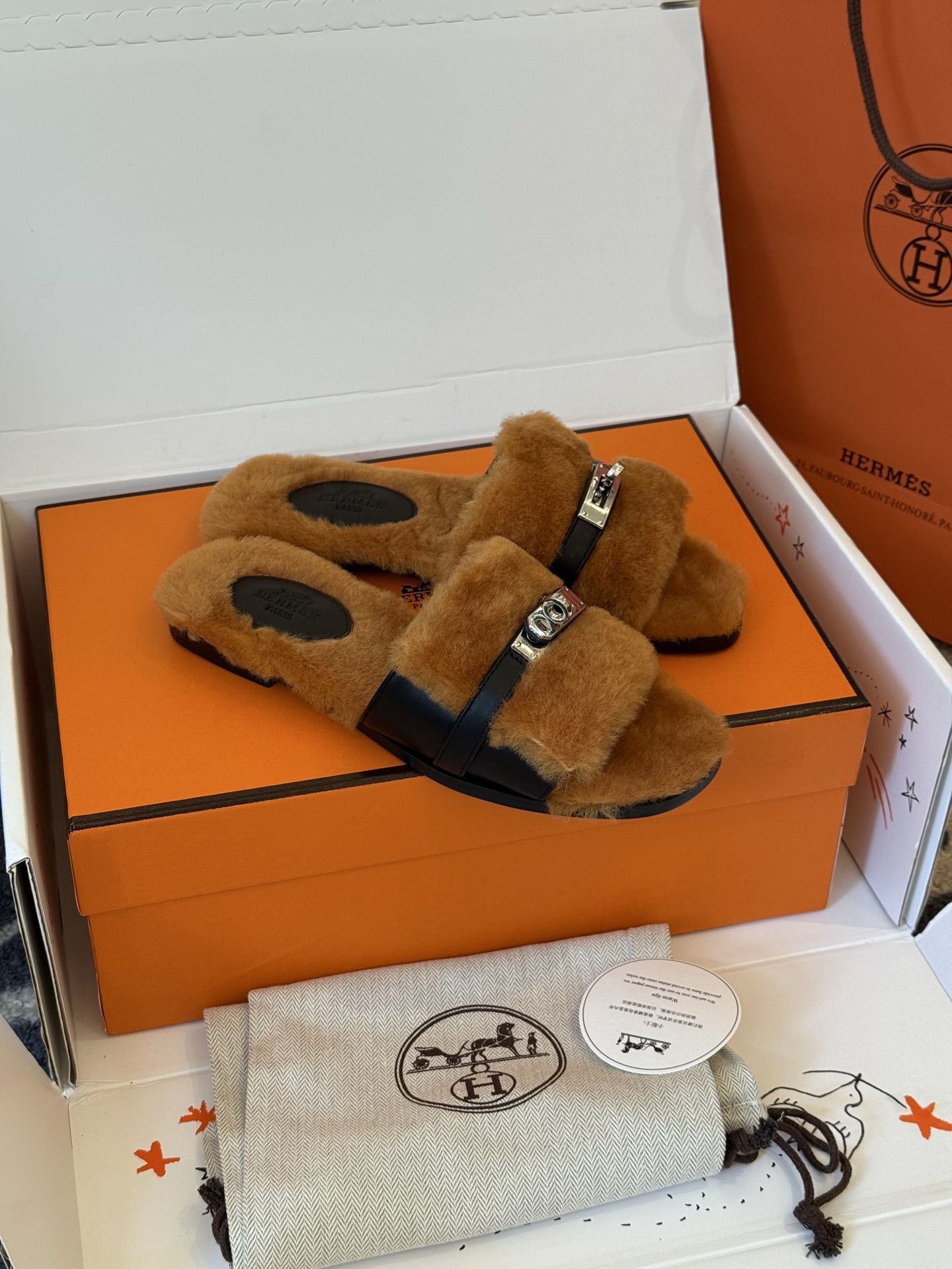 H**me5 slippers