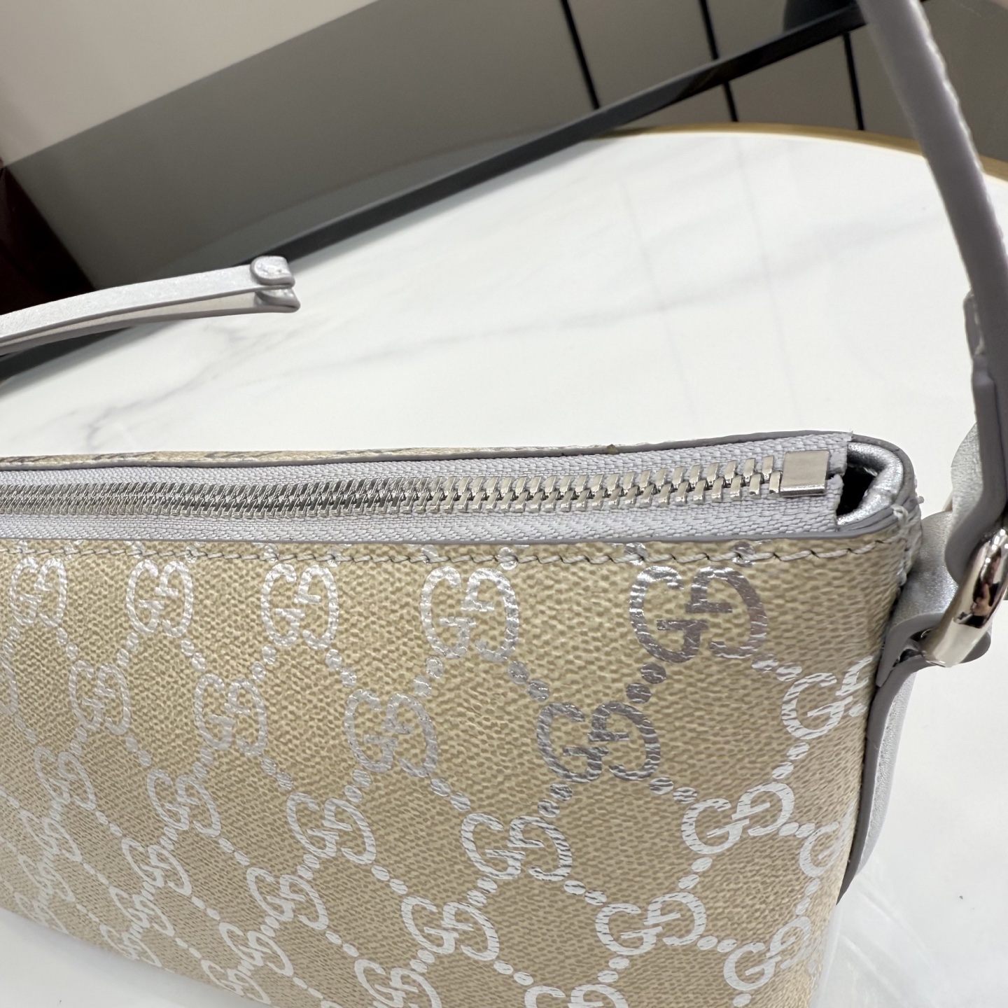GG Emblem Small Shoulder Bag-22*10.5*9CM