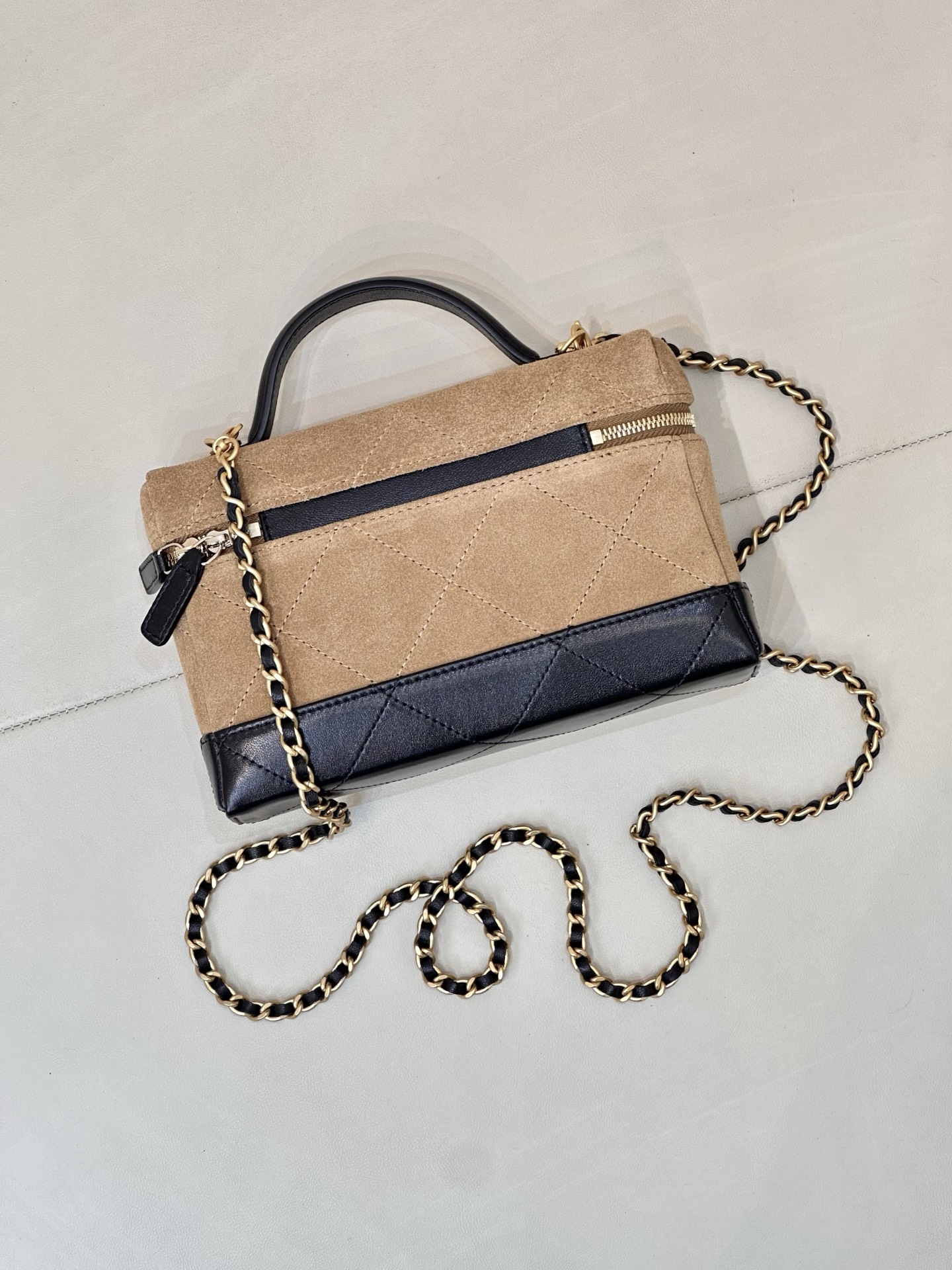 Ch@nel Vanity With Chain - Suede-17×19.5×5CM