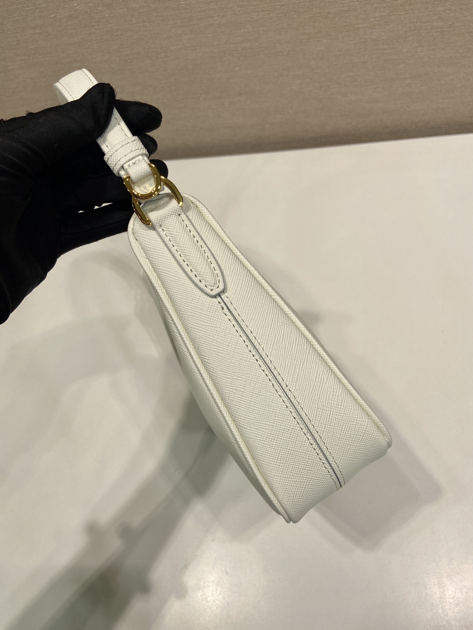 Pra*a Re-Edition Hobo Saffiano Leather Bag-22*18*6CM