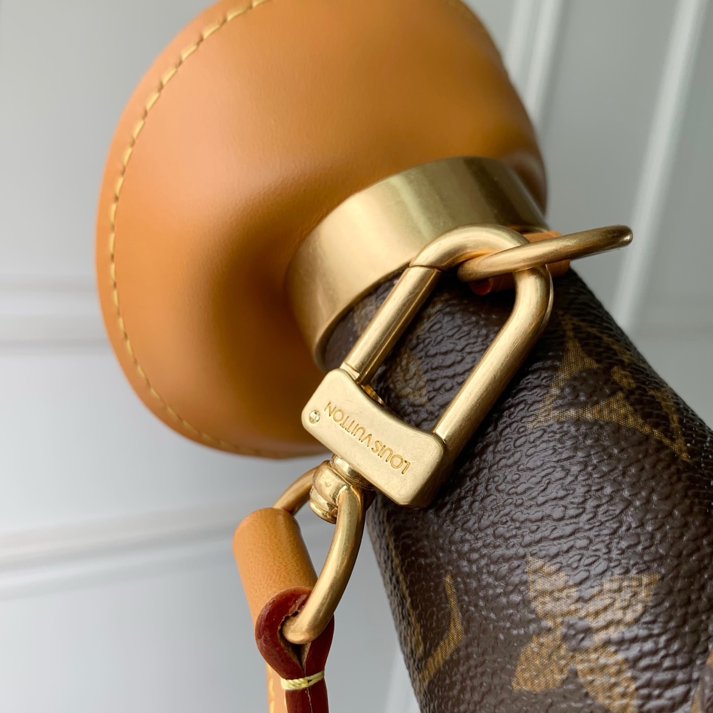 L0vis Vvtt0n Watering Can Bag-M27563-25 x 19 x 9.5CM