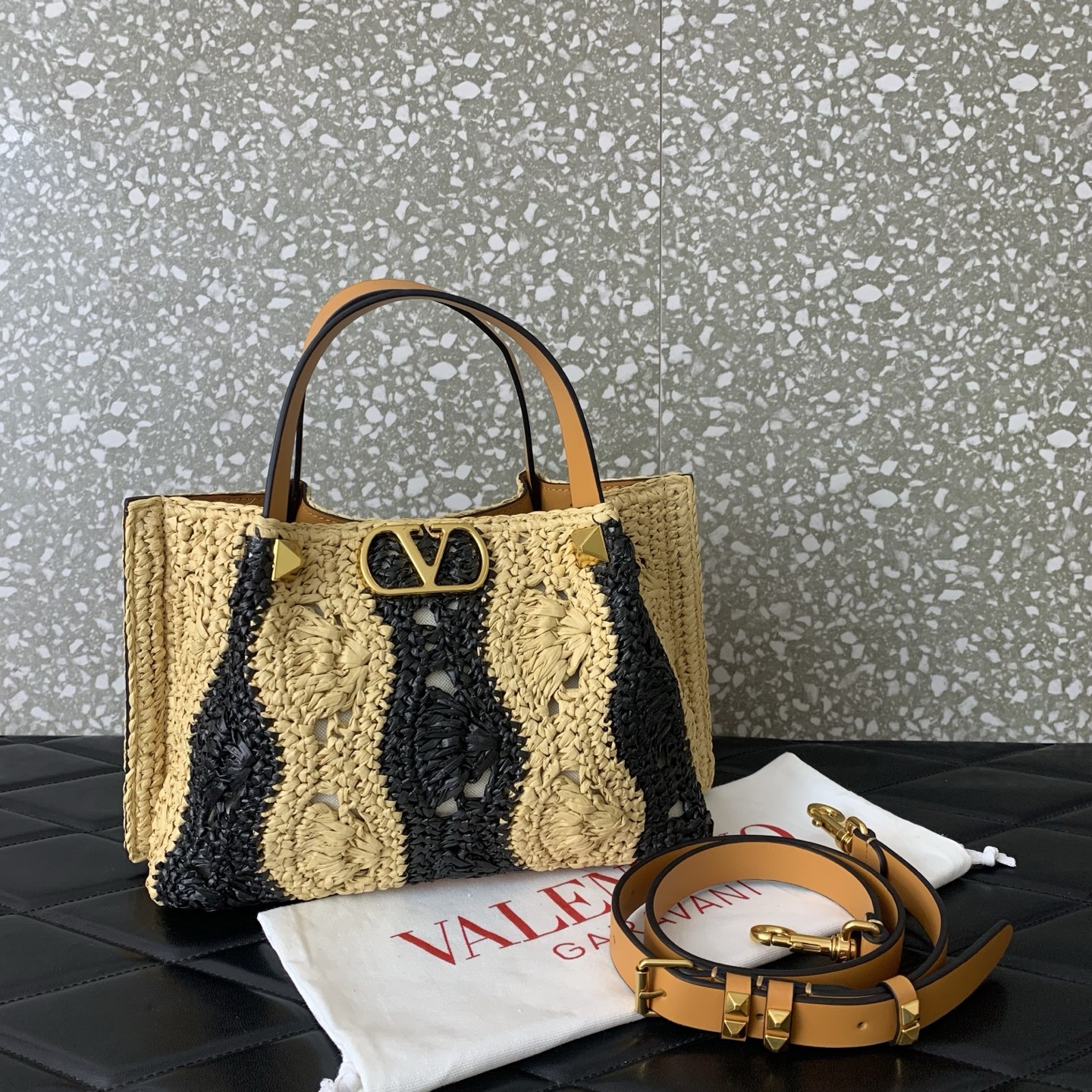 Va1e*ntin0 Garavani VLogo Signature Bag-30*18*14CM