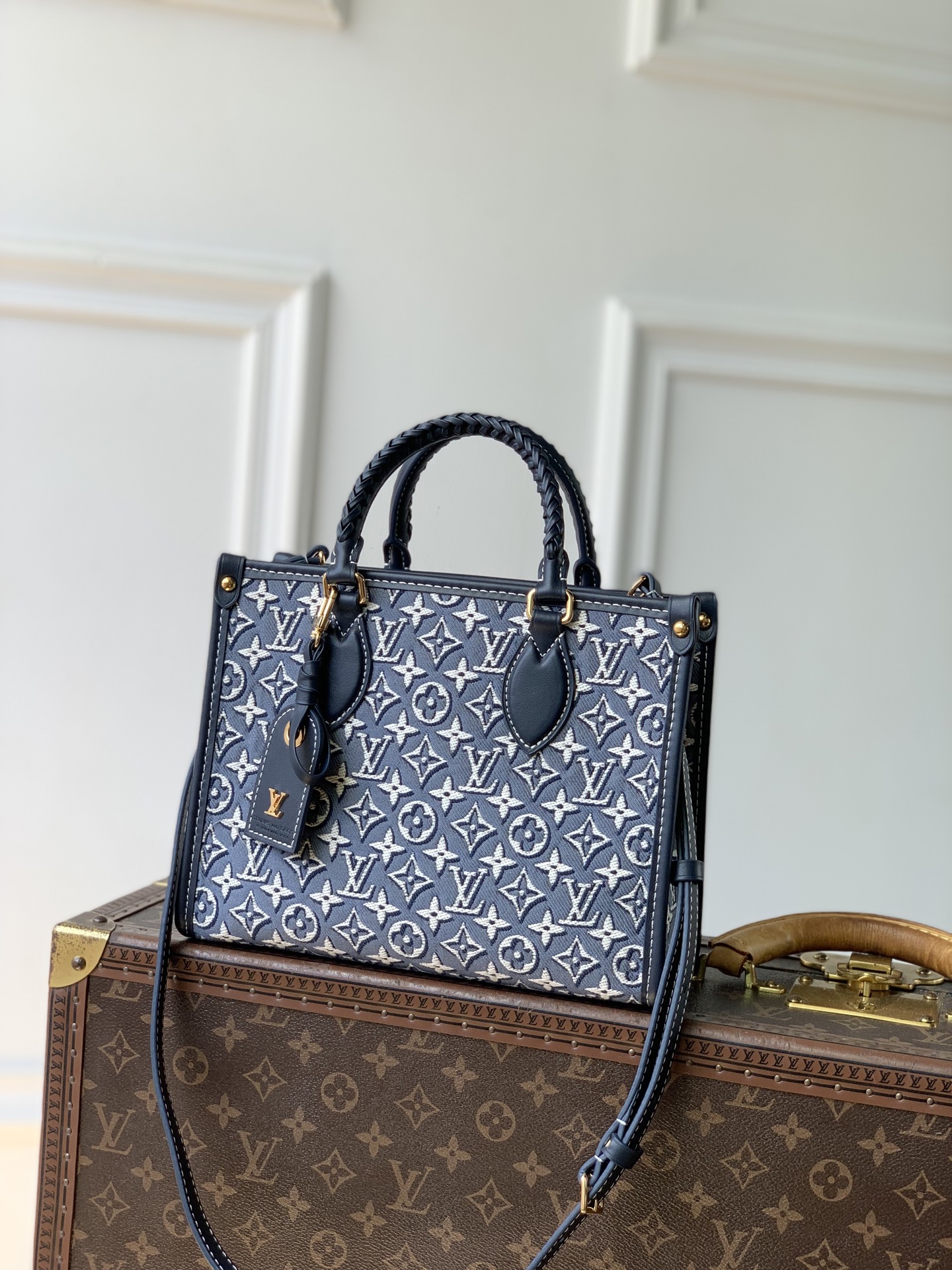 L0vis Vvtt0n OnTheGo PM - Handbags-M2A097-19 x 11.5 x 25CM